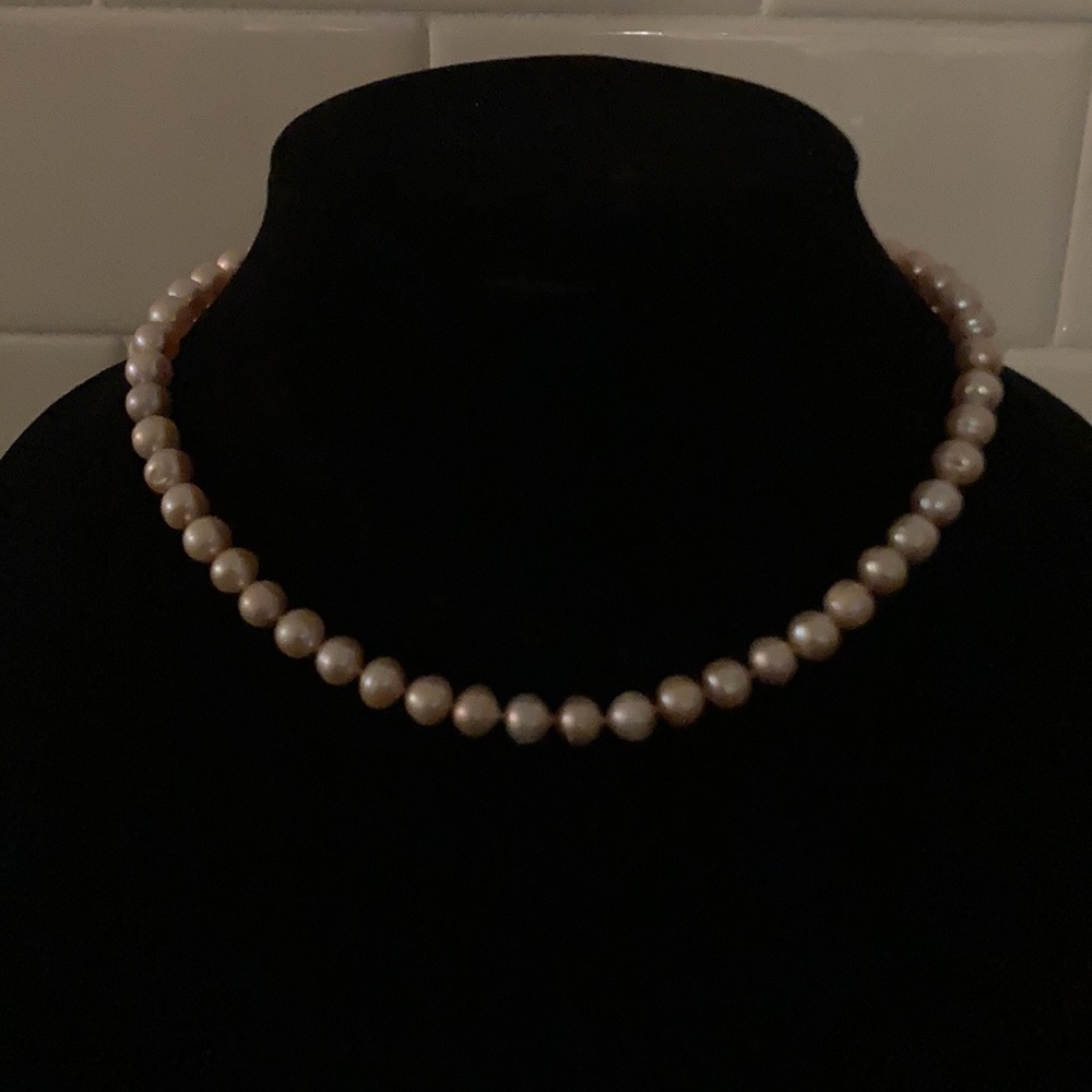 Cultured freshwater pearl necklace mauve